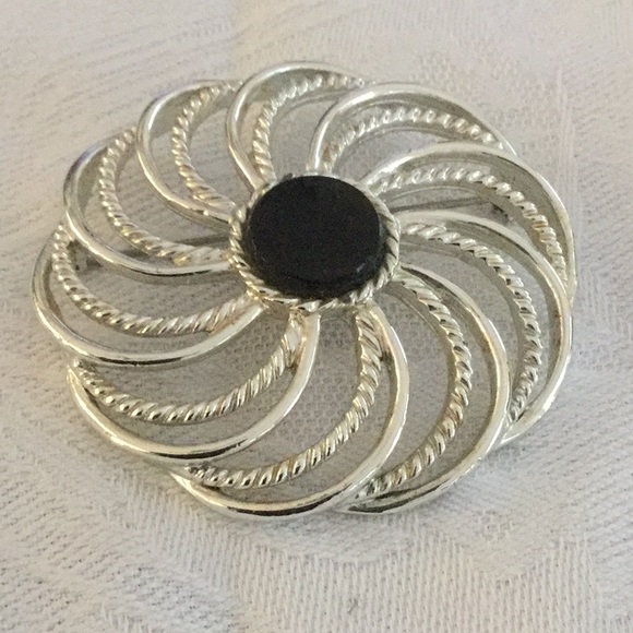 Sarah Coventry Jewelry - 🌹Amazing Sarah Coventry Estate Brooch Must Have🌹